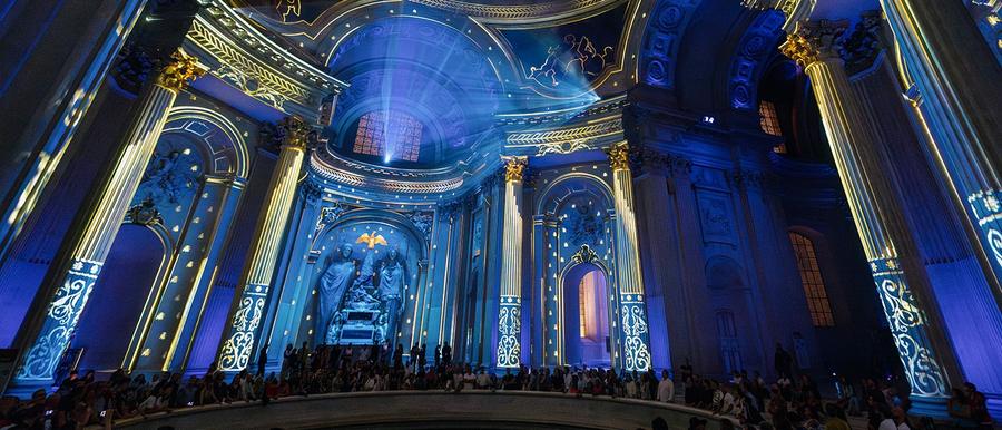 AURA Invalides, exposición de proyecciones en París
